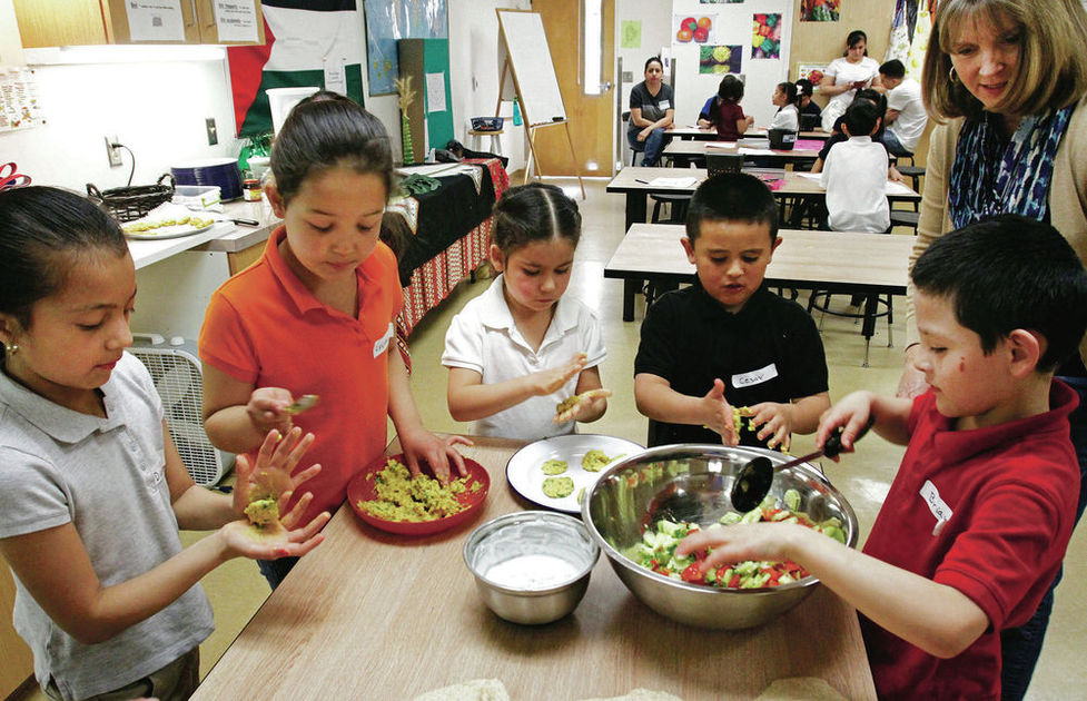 How to Make Cooking With Preschoolers In The Classroom